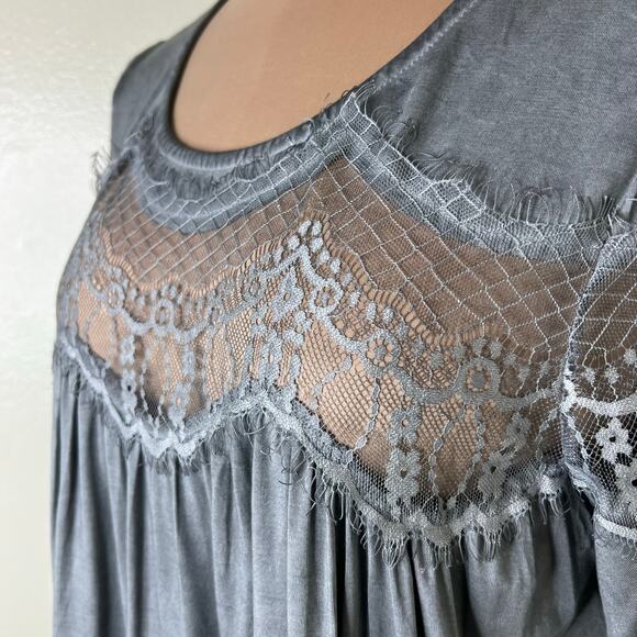 POL Top Womens Size Small Acid Wash Gray Lace Jersey Knit Tee Blouse Bohemian - Picture 4 of 7